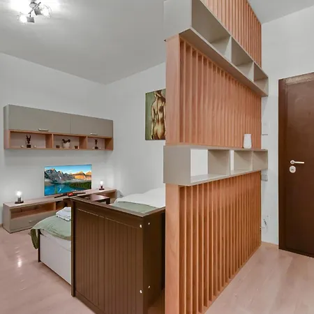 1 Apartment